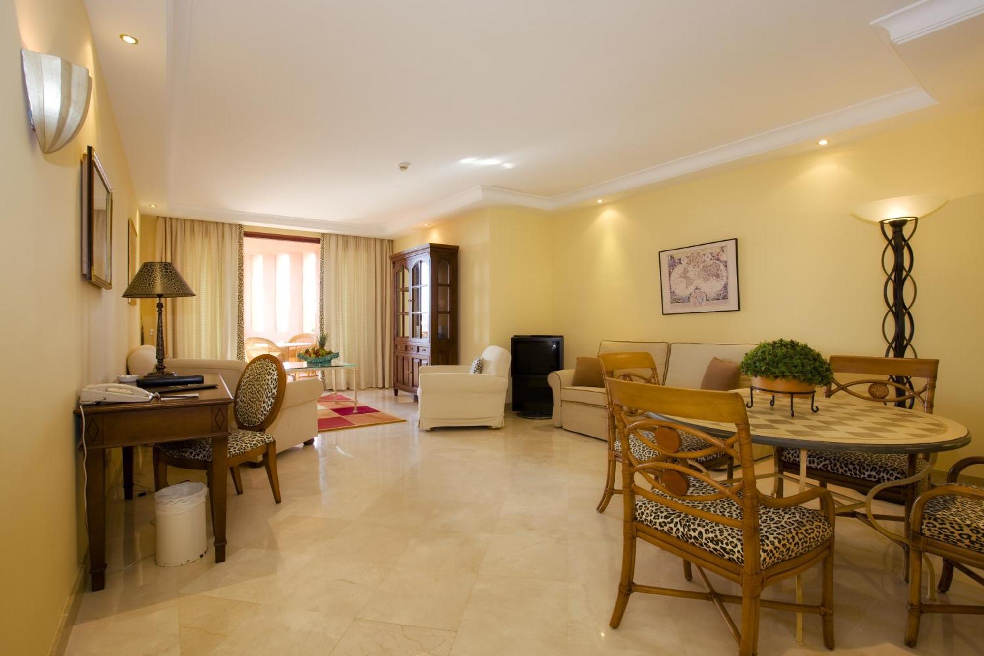 Bahia Beach Apartments إِستيبونا الغرفة الصورة
