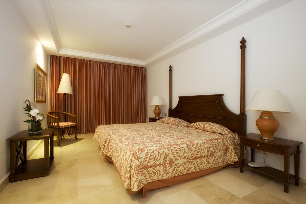 Bahia Beach Apartments إِستيبونا الغرفة الصورة