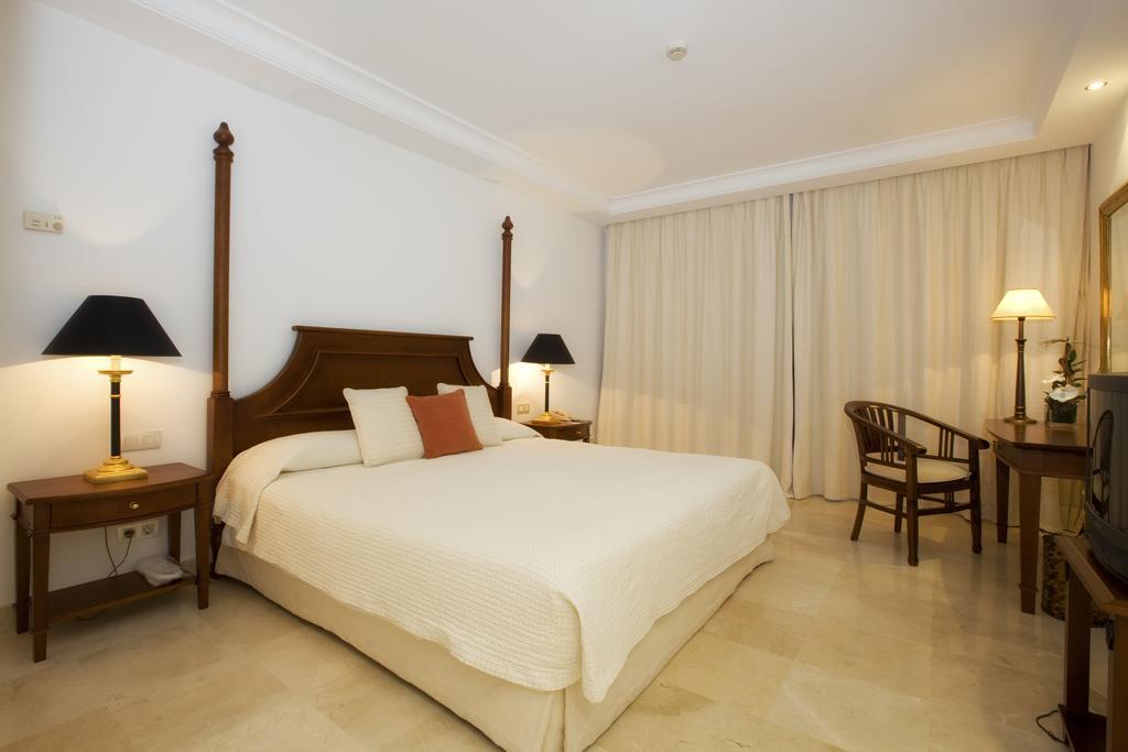 Bahia Beach Apartments إِستيبونا الغرفة الصورة